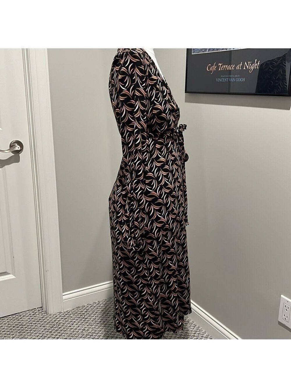 BODEN wrap dress in stylish print. Black/tan/light coral. Like new 8L - Picture 4 of 12